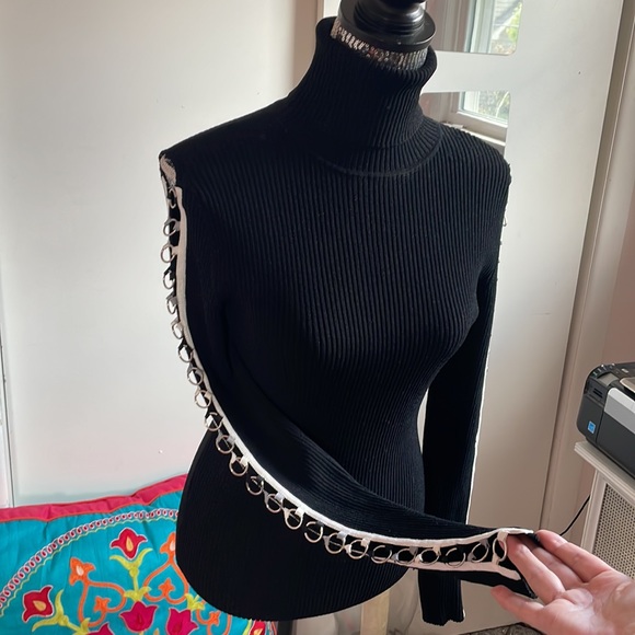 Autumn Cashmere Brand Stunning Chain embellished sleeves Turtleneck NWOT - Picture 15 of 16